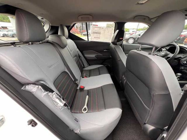 Vehicle image 16 of 21