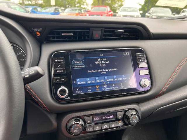 Vehicle image 18 of 21