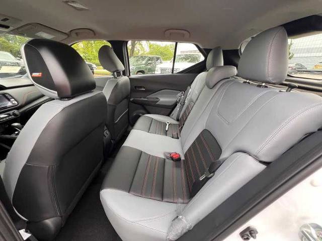 Vehicle image 13 of 21