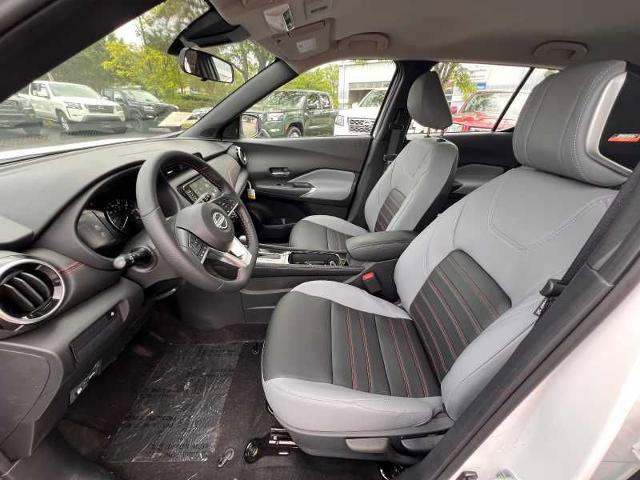 Vehicle image 11 of 21
