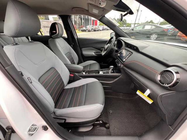 Vehicle image 15 of 21