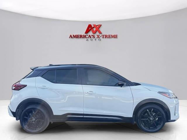2024 Nissan Kicks SR Image 2 of 55
