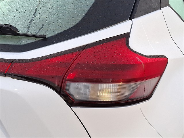 Vehicle image 16 of 32