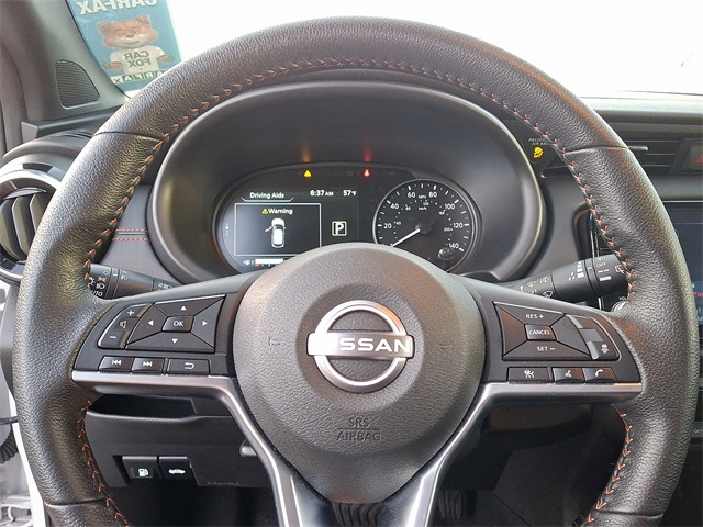 Vehicle image 25 of 32