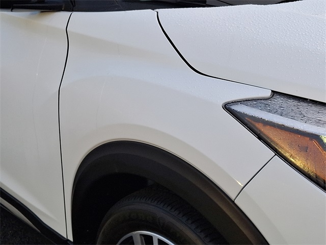 Vehicle image 11 of 32