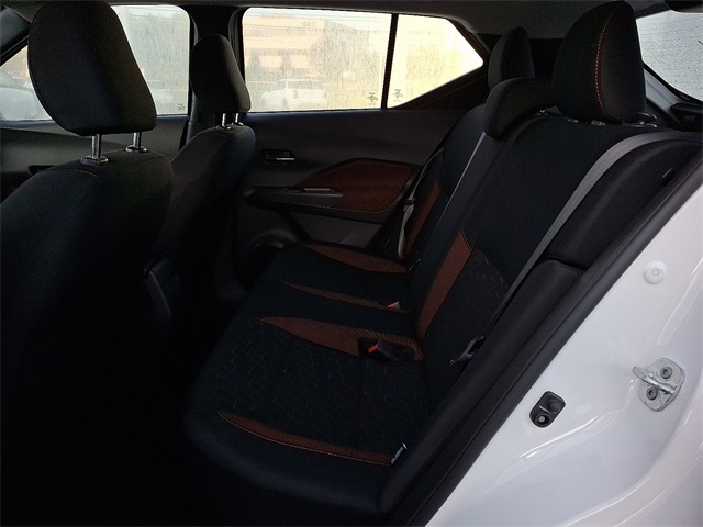 Vehicle image 17 of 32