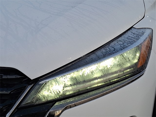 Vehicle image 14 of 32