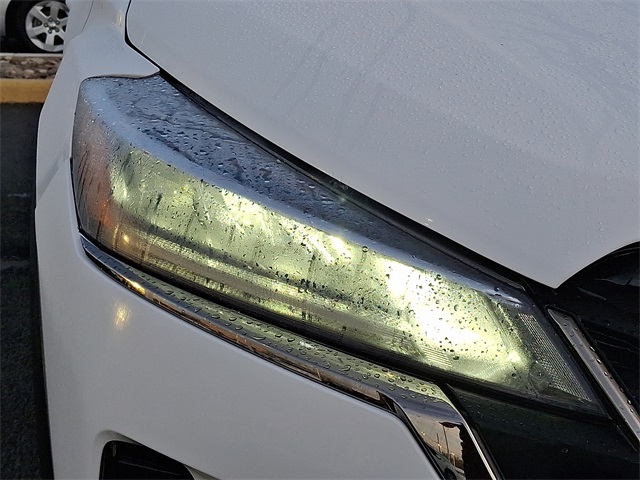 Vehicle image 13 of 32
