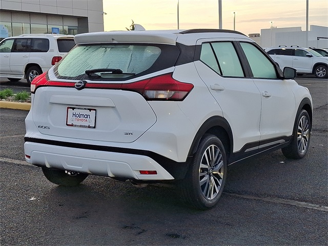 Vehicle image 2 of 32