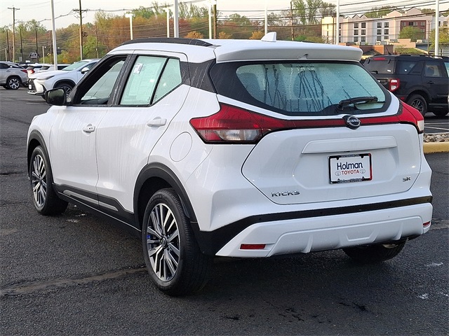 Vehicle image 7 of 32