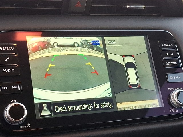 Vehicle image 24 of 32