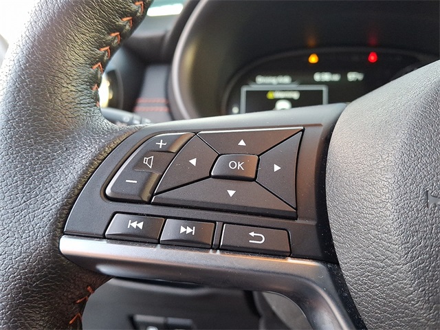 Vehicle image 27 of 32