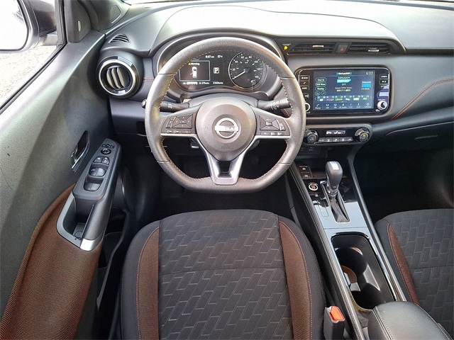 Vehicle image 18 of 32