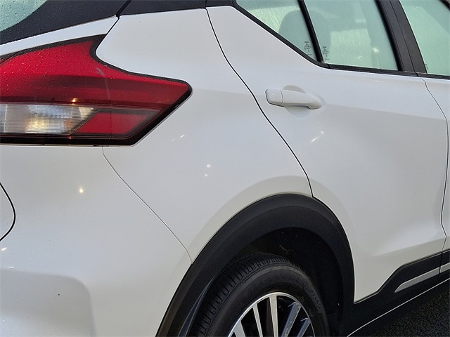 Vehicle image 8 of 32
