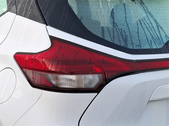 Vehicle image 15 of 32
