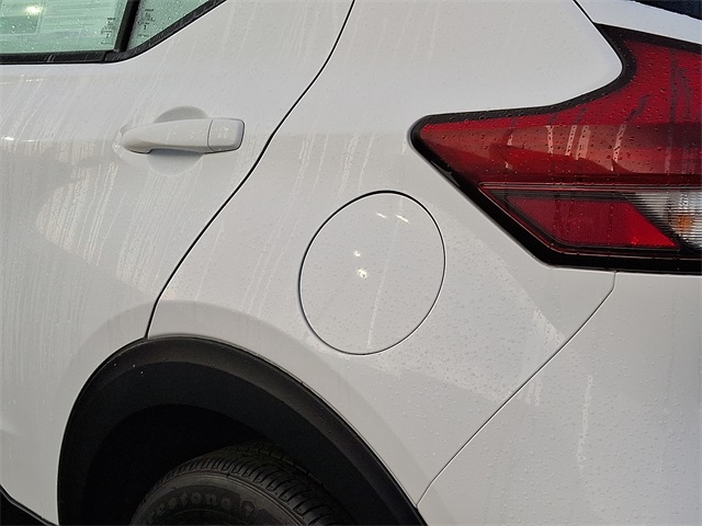 Vehicle image 9 of 32