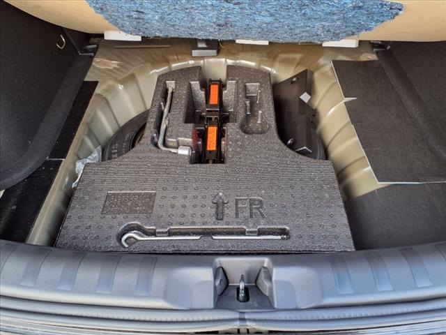 Vehicle image 10 of 32