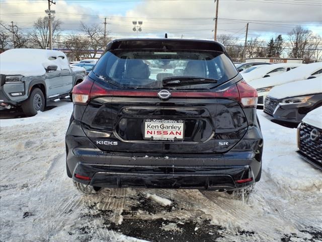 Vehicle image 8 of 32