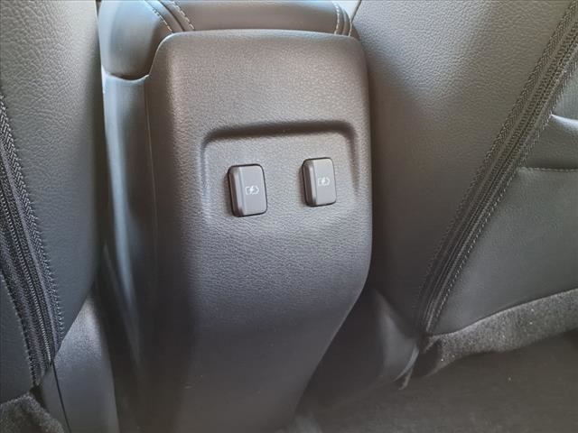 Vehicle image 18 of 32