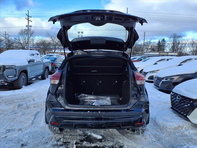 Vehicle image 9 of 32