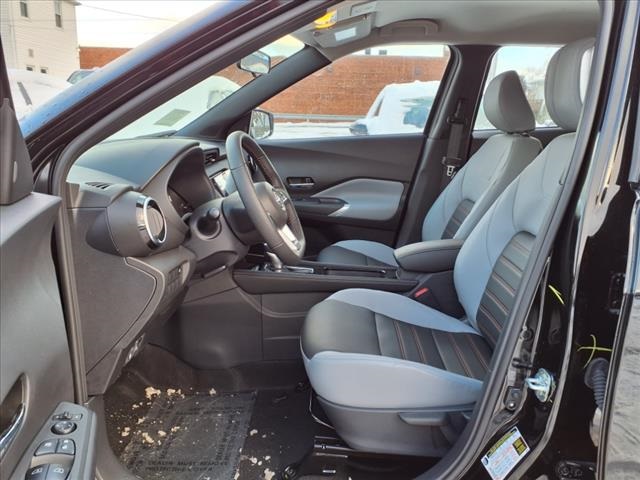 Vehicle image 14 of 32
