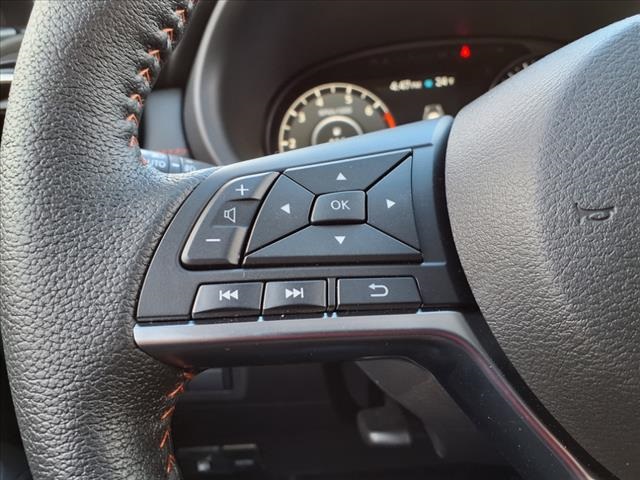 Vehicle image 28 of 32