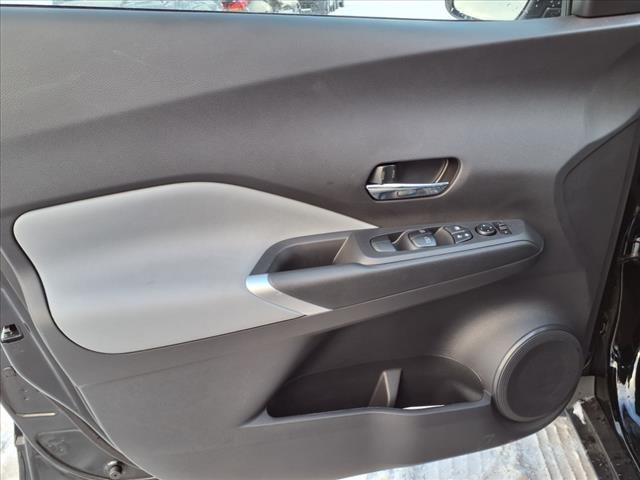 Vehicle image 15 of 32