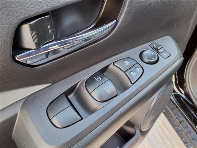 Vehicle image 16 of 32