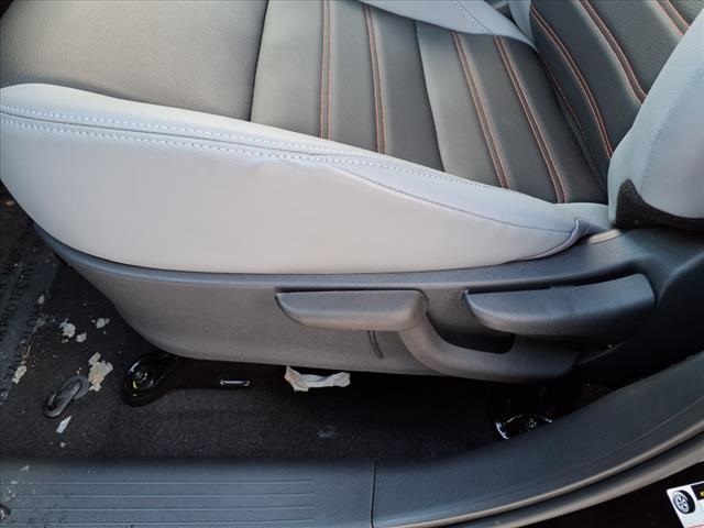 Vehicle image 19 of 32