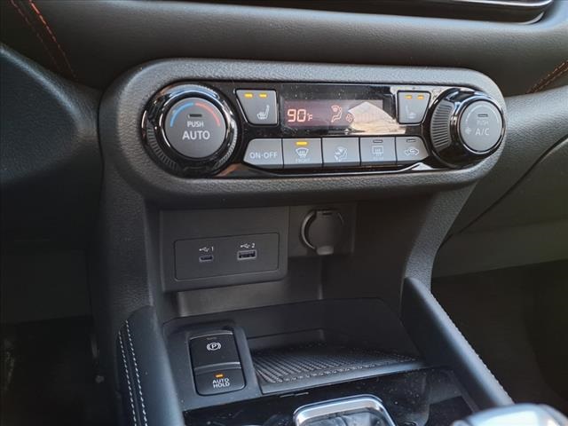 Vehicle image 23 of 32