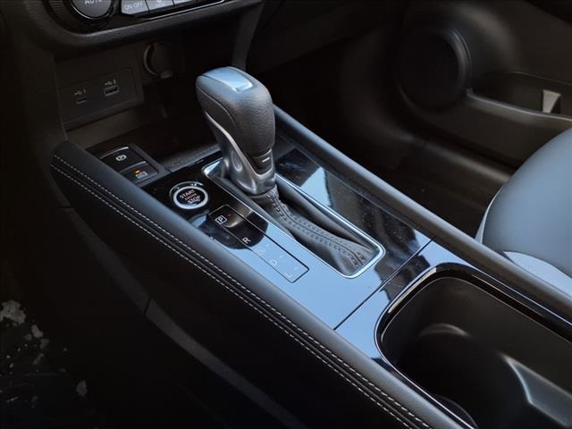 Vehicle image 24 of 32