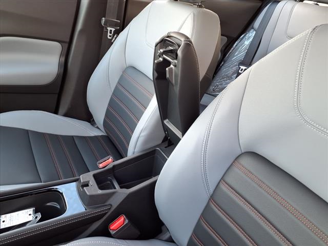 Vehicle image 26 of 32