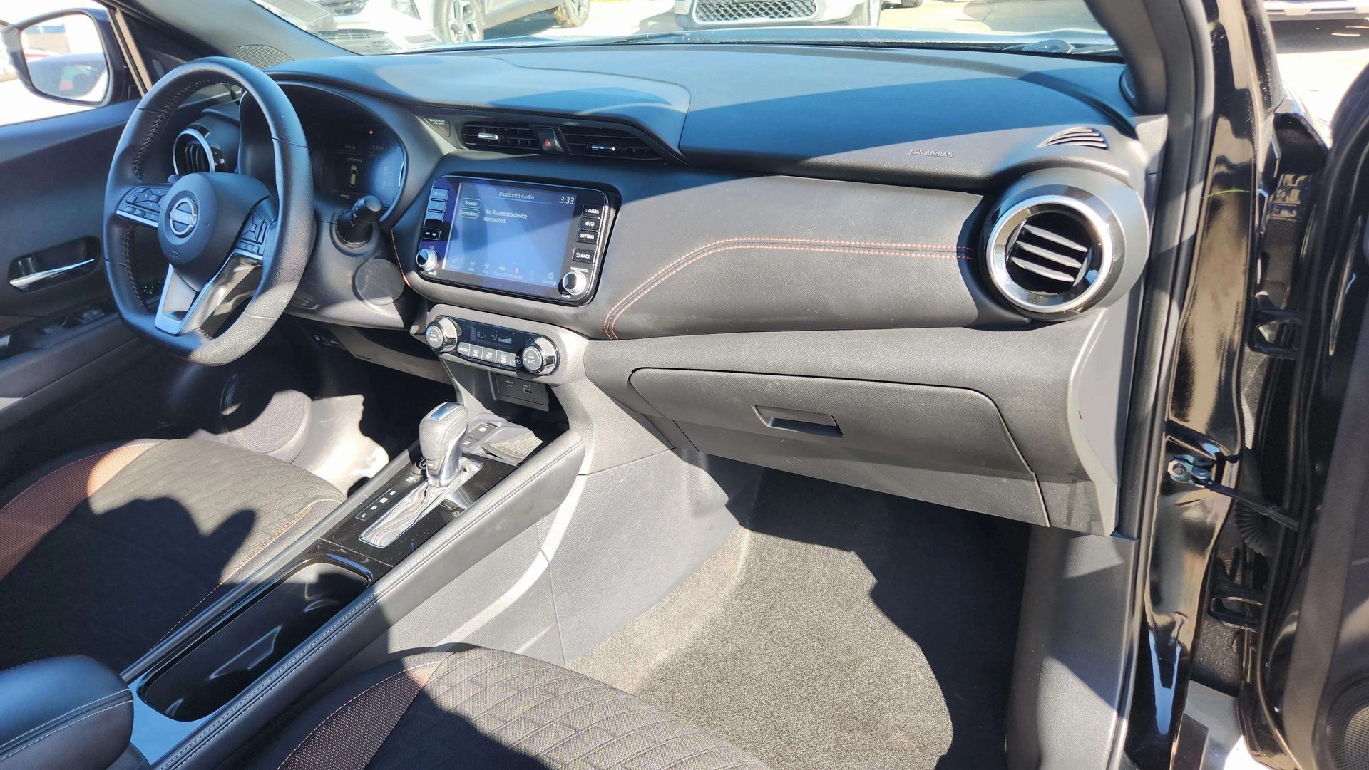 Vehicle image 17 of 28