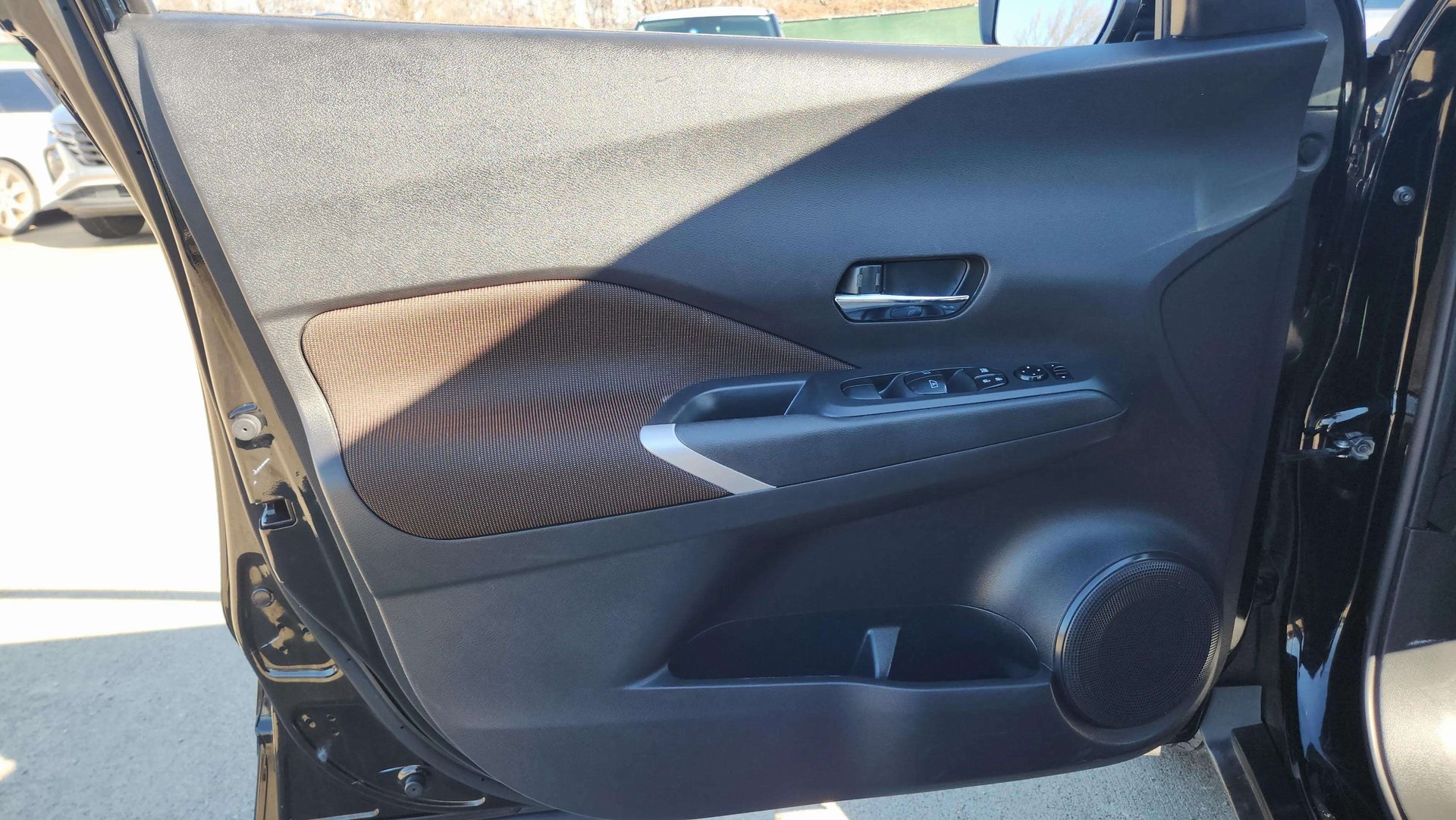 Vehicle image 14 of 28