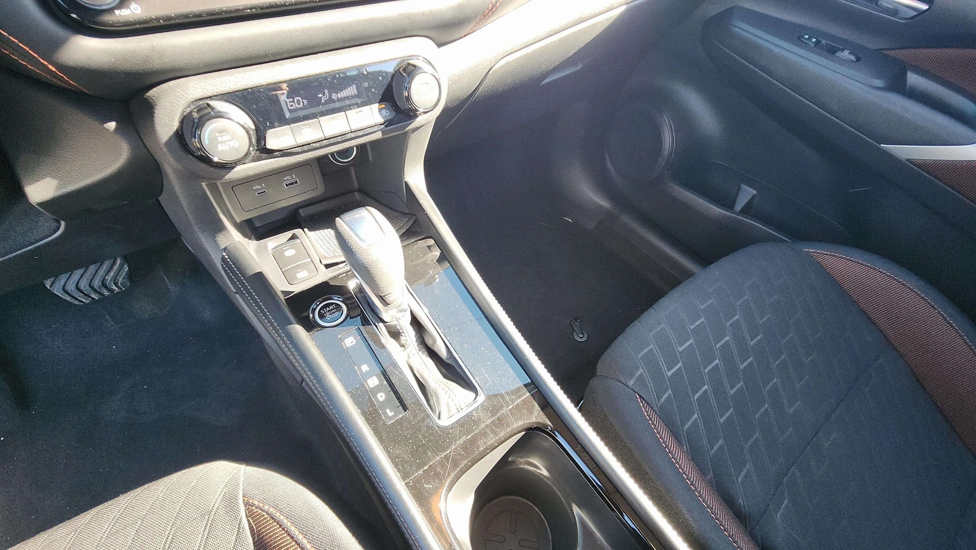 Vehicle image 11 of 28