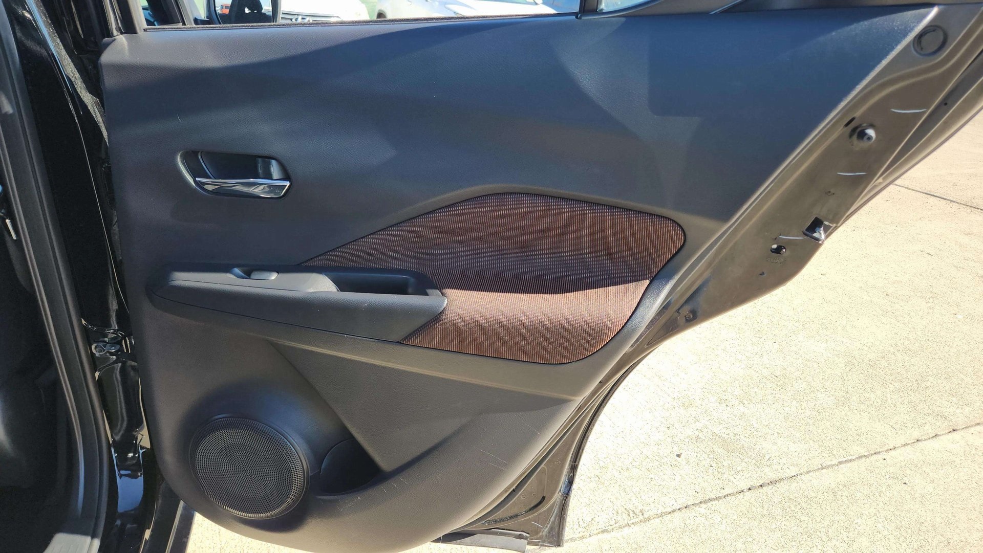 Vehicle image 21 of 28