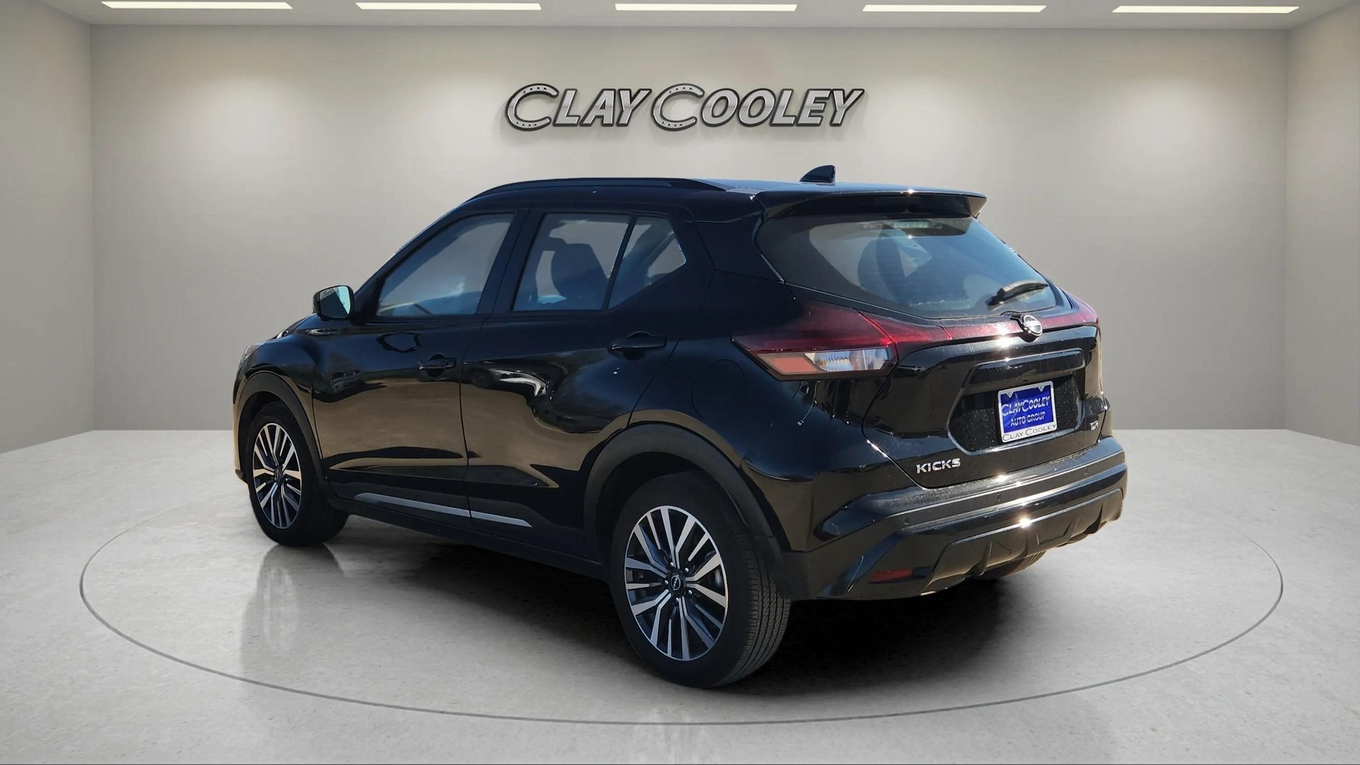 Vehicle image 7 of 28