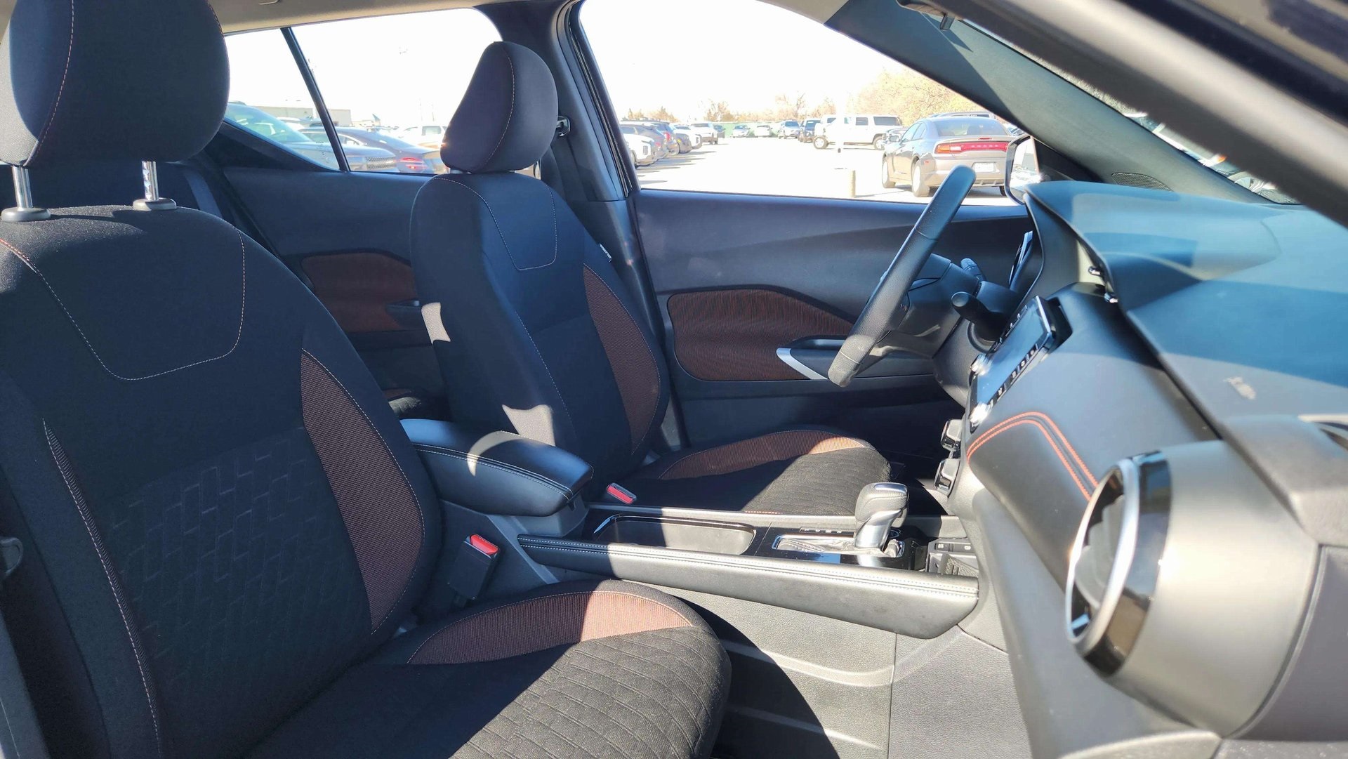 Vehicle image 18 of 28