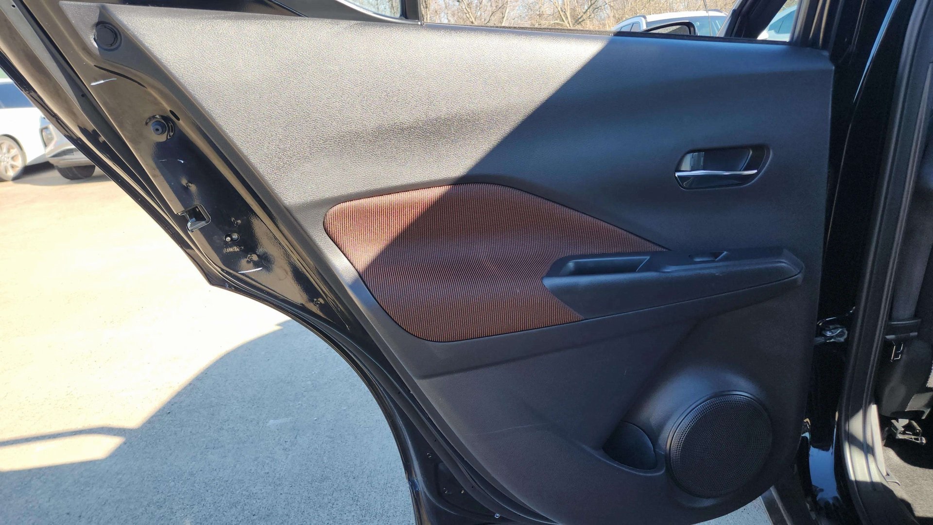 Vehicle image 16 of 28