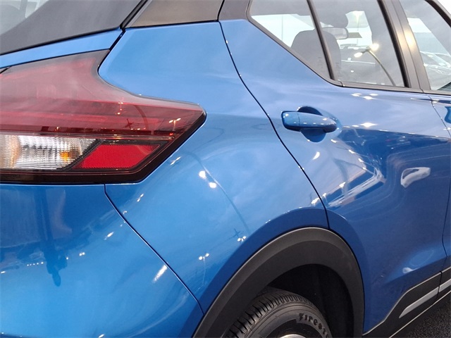 Vehicle image 8 of 32