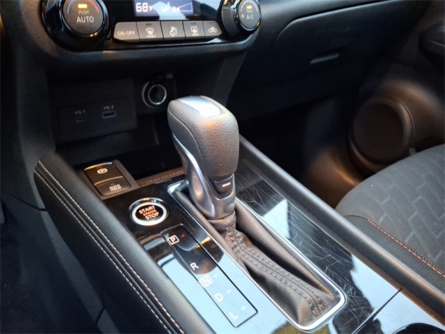 Vehicle image 21 of 32