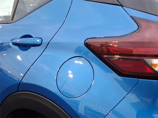 Vehicle image 9 of 32