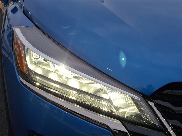 Vehicle image 13 of 32