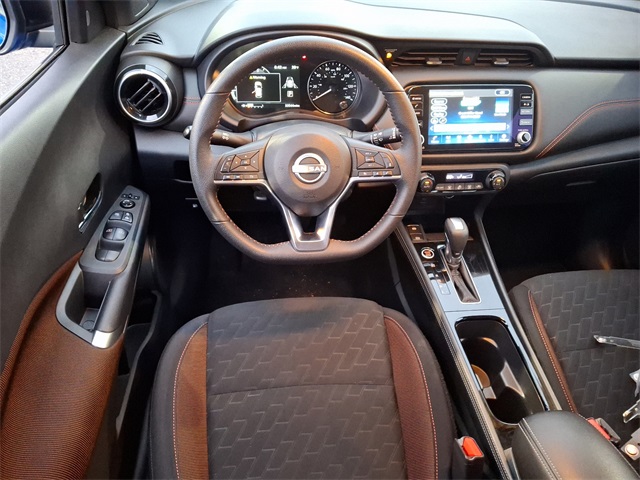 Vehicle image 18 of 32