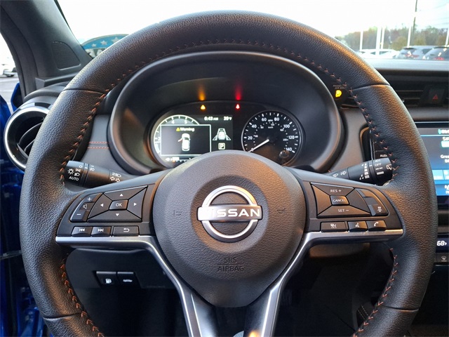 Vehicle image 25 of 32