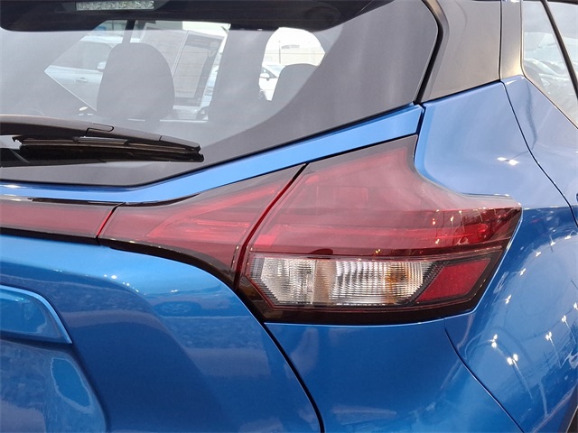 Vehicle image 16 of 32