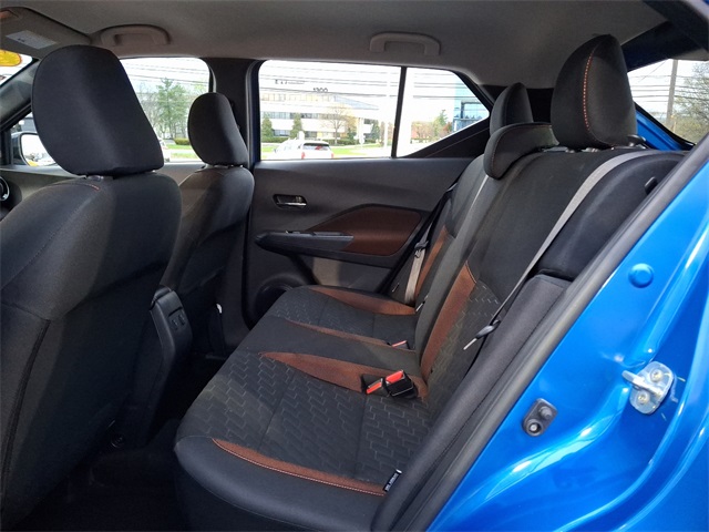 Vehicle image 17 of 32