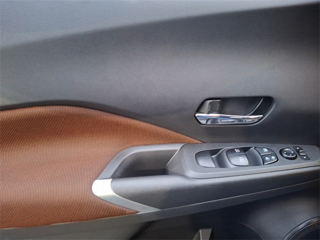 Vehicle image 19 of 32