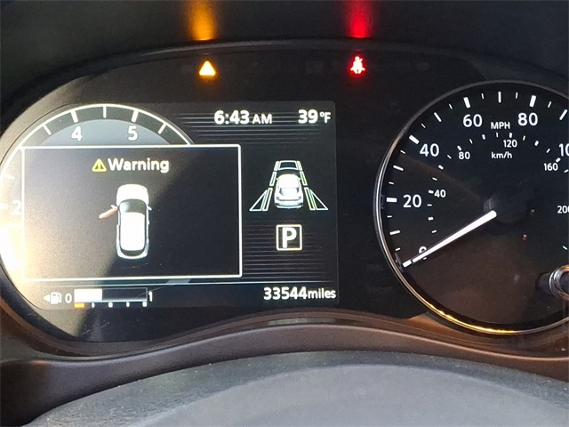 Vehicle image 26 of 32