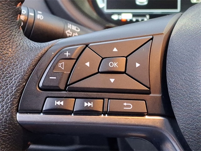 Vehicle image 27 of 32